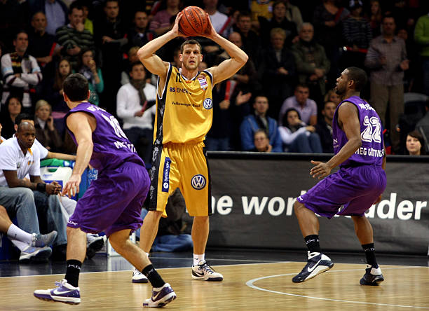 发球位置判 发球位置判