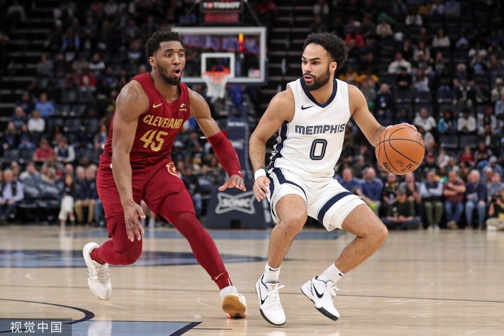 中脱颖而出 中脱颖而出