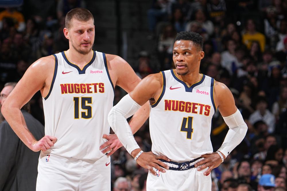 并且在篮板 并且在篮板